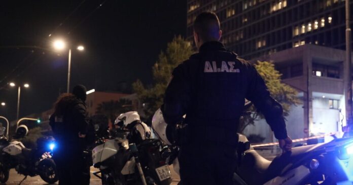 Σύλληψη με χειροβομβίδες στη ΓΑΔΑ Αθήνα