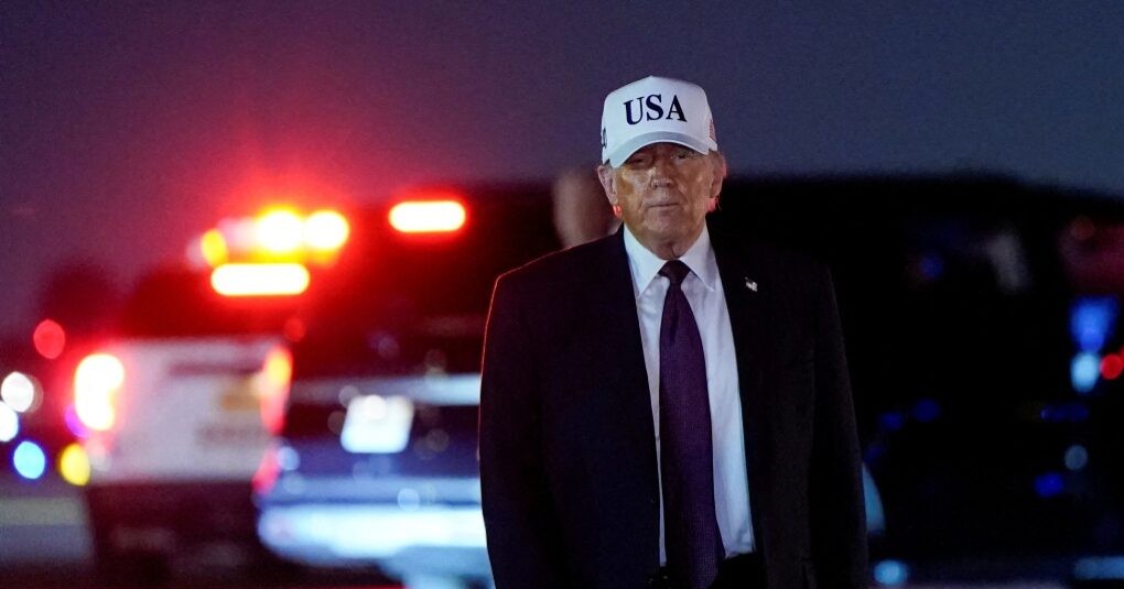 Πρατήριο βενζίνης στις ΗΠΑ με αυξημένες τιμές καυσίμων λόγω της κρίσης στη Μέση Ανατολή