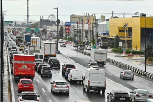 Αυξημένη κίνηση στην Αττική με μποτιλιάρισμα σε κεντρικούς δρόμους και αυτοκινητόδρομο