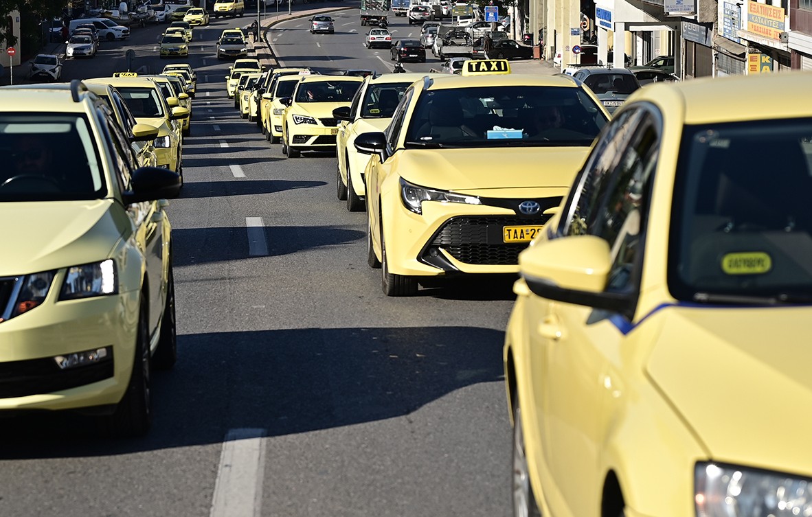 Οδηγοί ταξί σε απεργία πορεία Βουλή