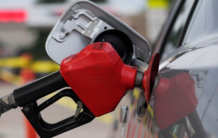 Αύξηση τιμών βενζίνης επηρεάζει αγορά αυτοκινήτων