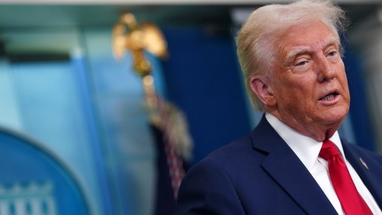 Πρατήριο βενζίνης στις ΗΠΑ με αυξημένες τιμές καυσίμων λόγω της κρίσης στη Μέση Ανατολή