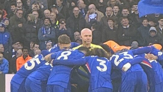 Τσέλσι: Περικύκλωσαν τον διαιτητή Τίρνεϊ πριν τη σέντρα Τσέλσι διαιτητής Τίρνεϊ Στάμφορντ Μπριτζ