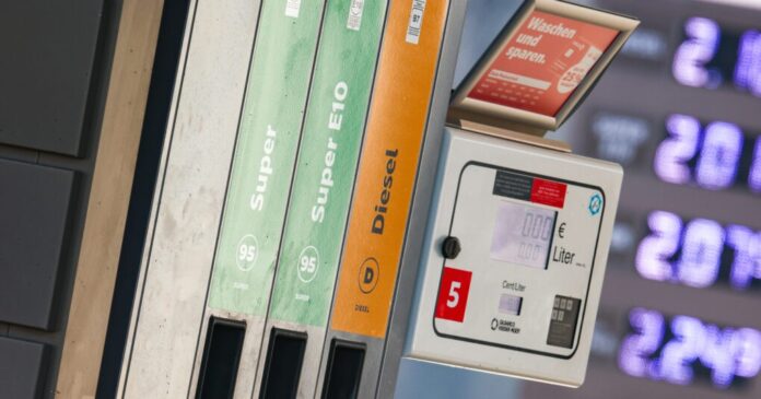 πλαφόν καύσιμα πρατήριο βενζίνη αντλία