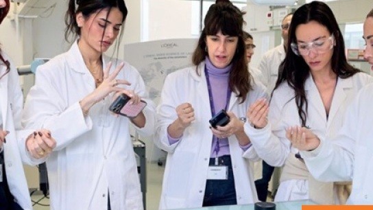 L'Oréal Paris εργαστήρια επιστημονική έρευνα ομορφιάς