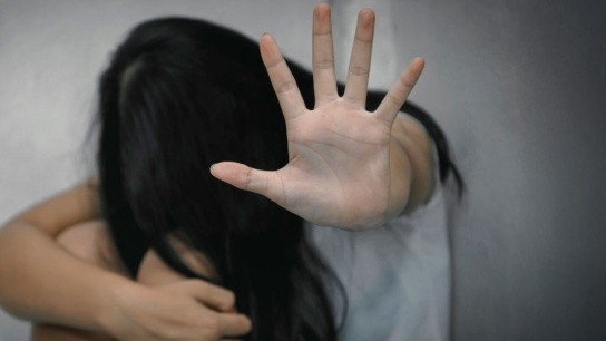 σύλληψη άνδρα για βιασμό ανήλικης