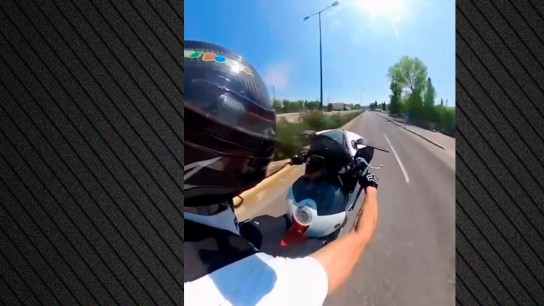 μοτοσικλέτα επικίνδυνη οδήγηση σούζες δρόμος