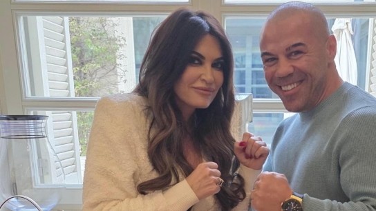 Ζαμπίδης - Γκιλφόιλ: Μαχητική πόζα για τον αγώνα με Mayweather Ζαμπίδης Γκιλφόιλ μαχητική πόζα αγώνας Mayweather