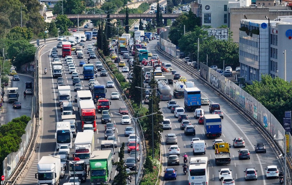 Αυξημένη κίνηση στην Αττική με μποτιλιάρισμα σε κεντρικούς δρόμους και αυτοκινητόδρομο