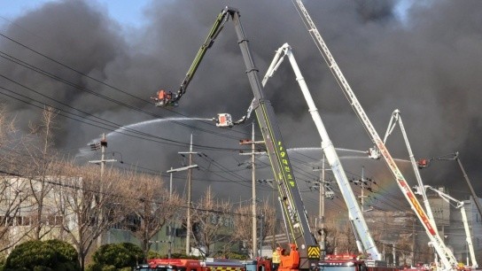 Πυρκαγιά σε εργοστάσιο στη Νότια Κορέα: 10 νεκροί Πυρκαγιά σε εργοστάσιο ανταλλακτικών αυτοκινήτων Νότια Κορέα