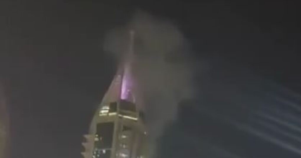 Καπνός ιρανικό drone ουρανοξύστη Ντουμπάι Μαρίνα