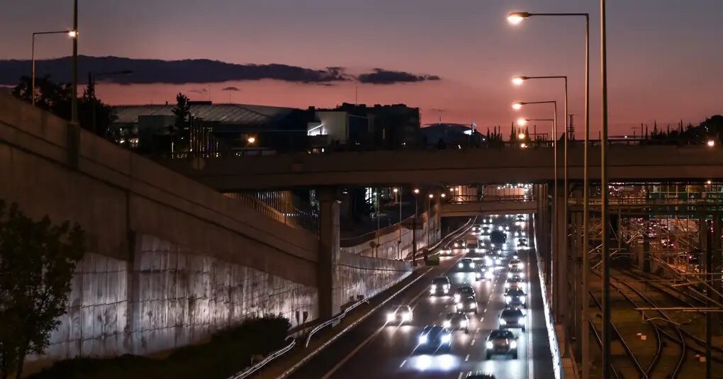 Κυκλοφοριακές ρυθμίσεις στην Αττική Οδό με εργασίες συντήρησης και εκτροπή οχημάτων