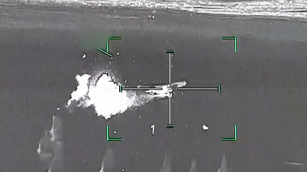 Apache ελικόπτερα καταρρίπτουν ιρανικά drones Περσικό Κόλπο