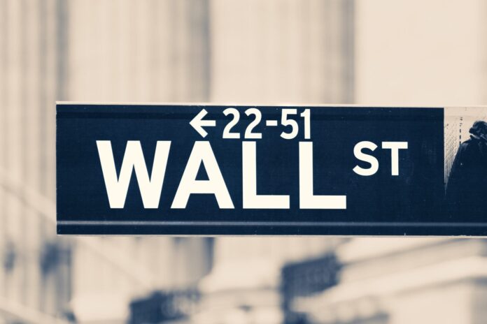 Wall Street ελεύθερη πτώση πετρέλαιο πόλεμος