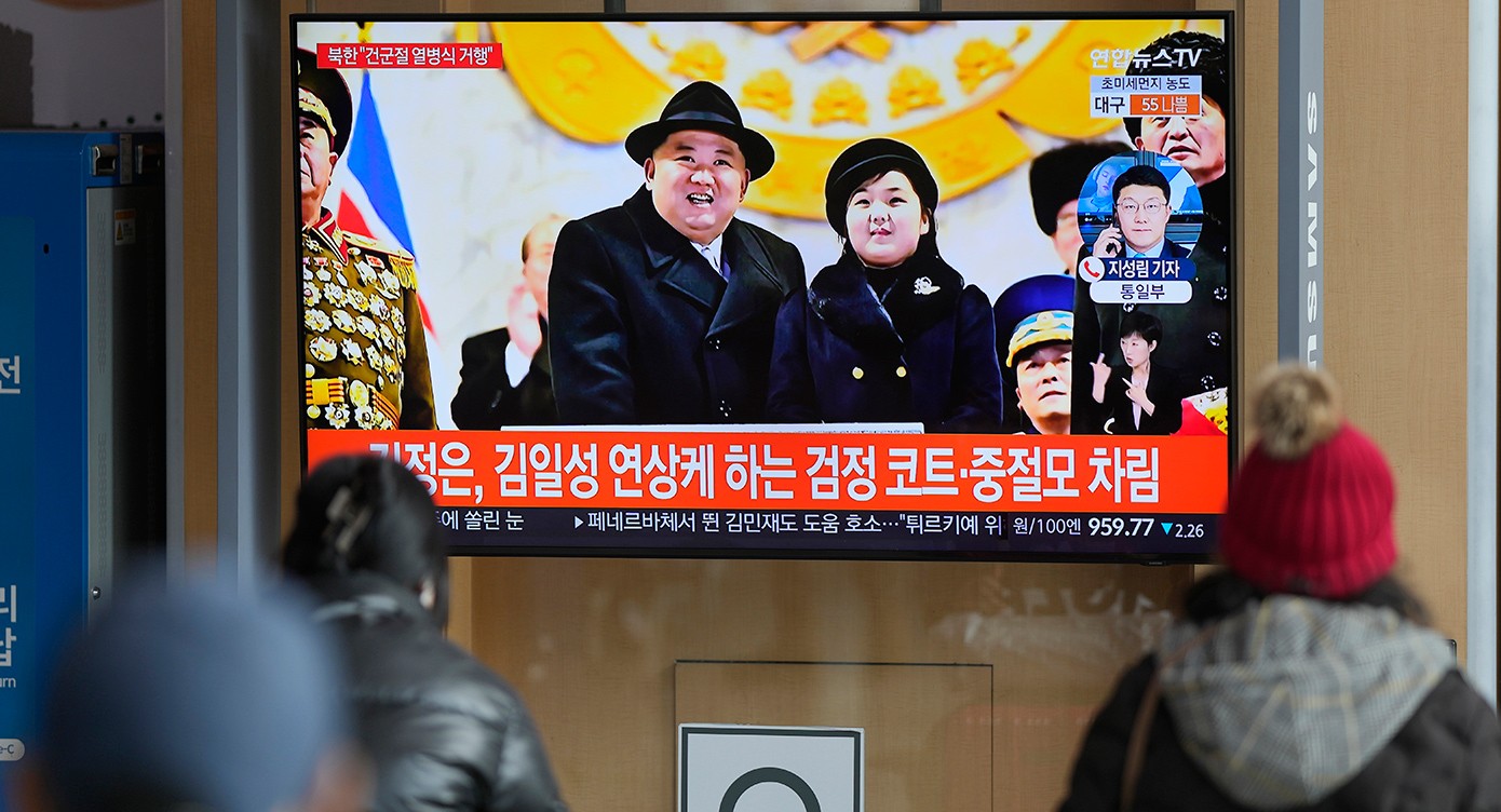 Κιμ Γιονγκ Ουν κόρη πυροβολούν πιστόλια