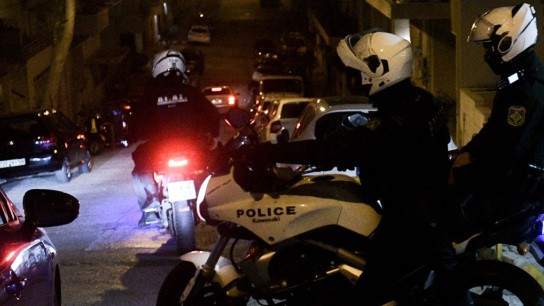 Έκρηξη γκαζάκια πολυκατοικία Εξάρχεια ζημιές