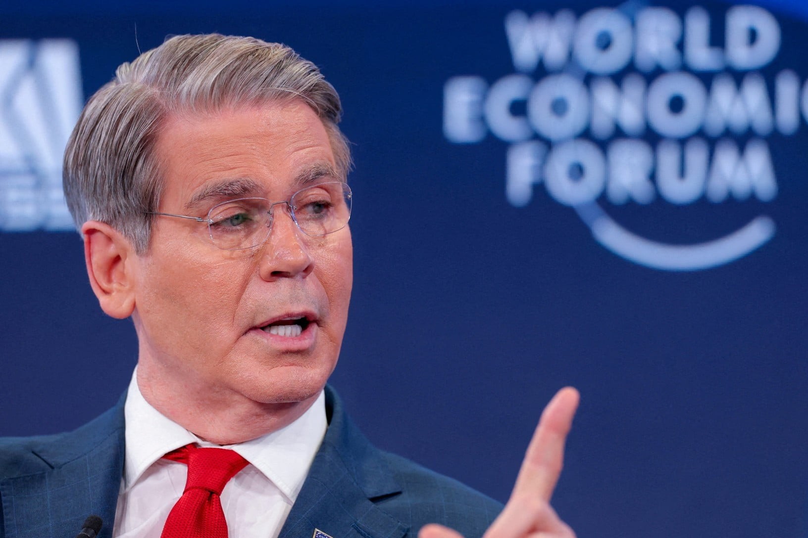 Πλοία διέρχονται από τα Στενά του Ορμούζ