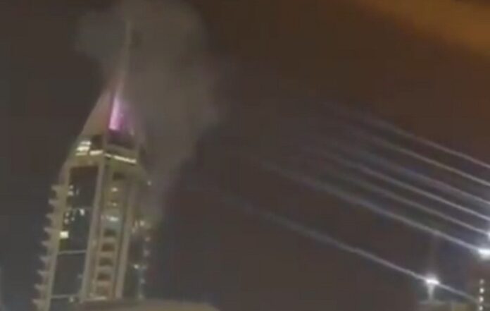 Καπνός ιρανικό drone ουρανοξύστη Ντουμπάι Μαρίνα