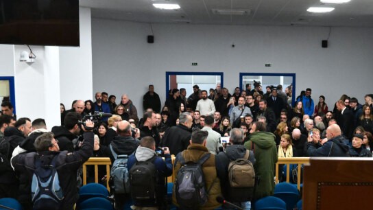 Δίκη Τεμπών δικαστική αίθουσα συνωστισμός