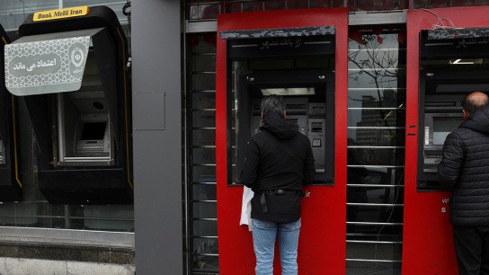 χαρτονόμισμα ιρανικών ριάλ οικονομική κρίση Ιράν