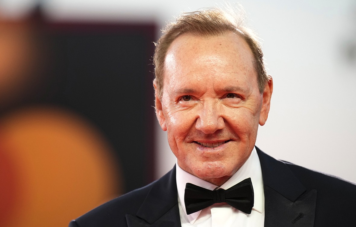 Κέβιν Σπέισι εξωδικαστική συμφωνία δικαστήριο Λονδίνου