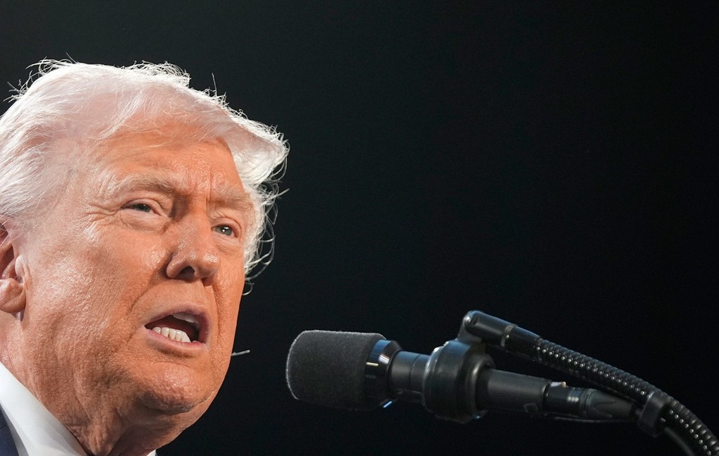 Ντόναλντ Τραμπ υπογράφει διάταγμα κατά DEI στον Λευκό Οίκο