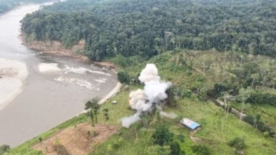 Βομβαρδισμός καταυλισμού ναρκοδιακών Ισημερινού