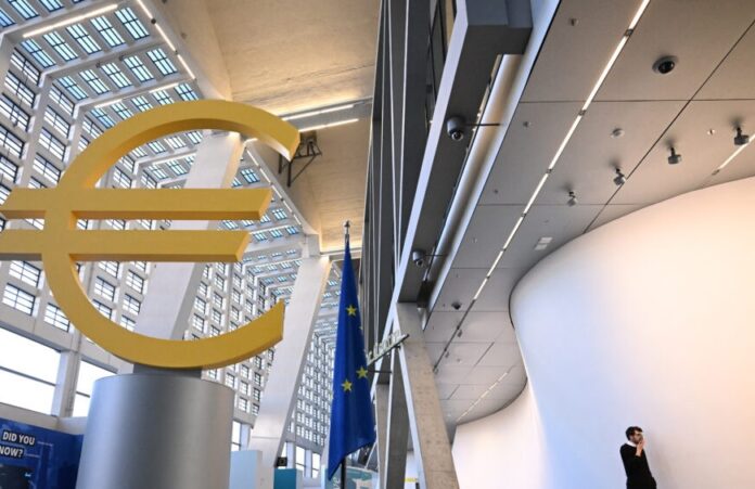 Γράφημα αποδόσεων ομολόγων Ευρωζώνης με ανοδική τάση