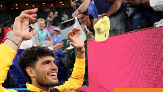 Αλκαράθ με στολή μέλισσας Indian Wells τουρνουά τένις