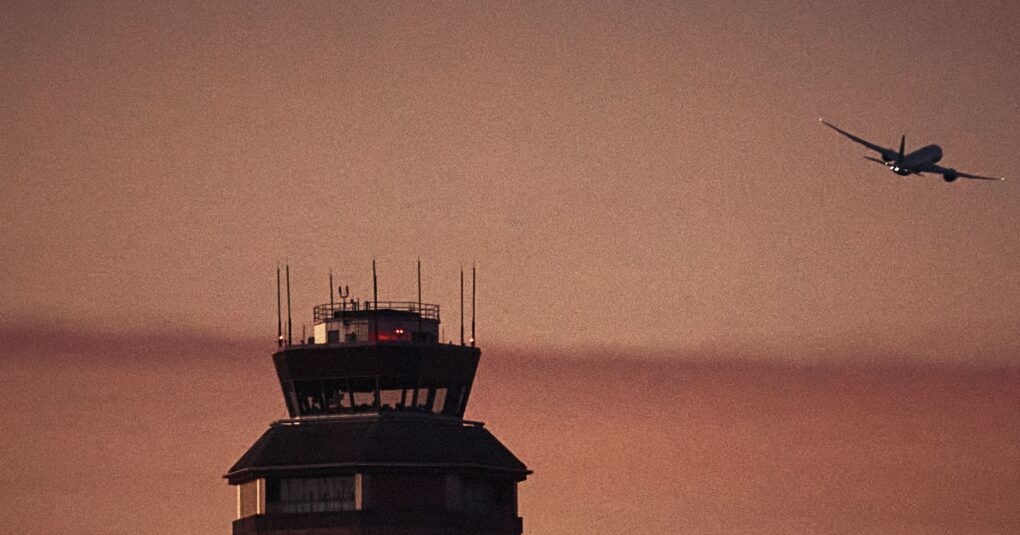 Newark: Εκκένωση αεροδρομίου λόγω καπνού στον πύργο Αεροδρόμιο Newark Liberty εκκένωση πύργου ελέγχου