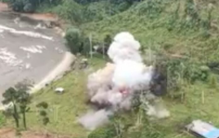 Ισημερινός βομβαρδισμός ναρκοτρομοκράτες CDF