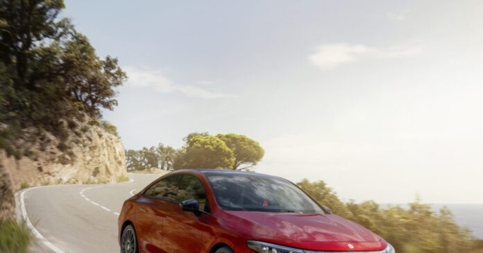 Mercedes CLA 2026 με LED αστέρια στη μάσκα