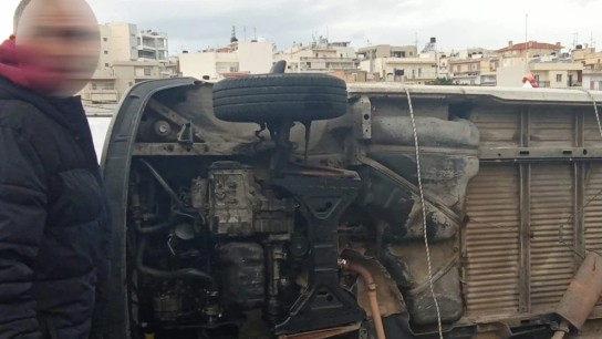 Ανατροπή αγροτικού από ισχυρούς ανέμους σε λαϊκή αγορά Ηρακλείου