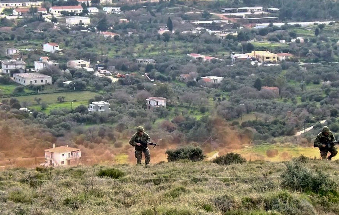 Έλληνες συζητούν για επιστράτευση και εθνικό καθήκον