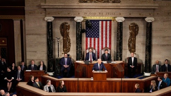 Το Καπιτώλιο των ΗΠΑ κατά τη διάρκεια της ψηφοφορίας για τις εξουσίες Τραμπ στον πόλεμο με το Ιράν