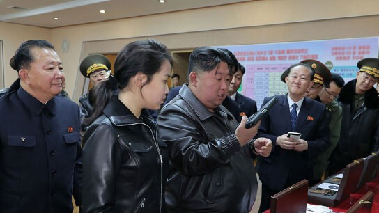 Κιμ Γιονγκ Ουν κόρη πυροβολούν πιστόλια