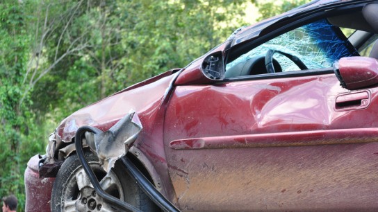 Δρόμος με αυτοκίνητα θανατηφόρα τροχαία Ελλάδα μείωση 2025