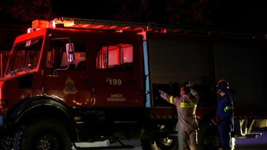 εμπρηστική επίθεση καφετέρια Αγίοι Ανάργυροι Αθήνα