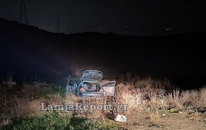 Αστυνομικοί κατά την καταδίωξη αυτοκινήτου Λαμία