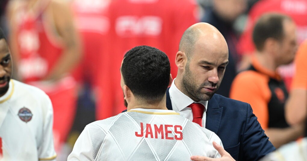 Επεισόδιο Μάικ Τζέιμς με Έλι Οκόμπο στην Euroleague μετά τον αγώνα Μονακό Φενέρμπαχτσε