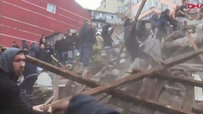 Κατάρρευση κτιρίου στην Κωνσταντινούπολη επιχείρηση διάσωσης