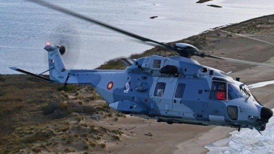 Στρατιωτικό ελικόπτερο του Κατάρ έπεσε στη θάλασσα Ελικόπτερο Κατάρ επιχείρηση διάσωσης θάλασσα