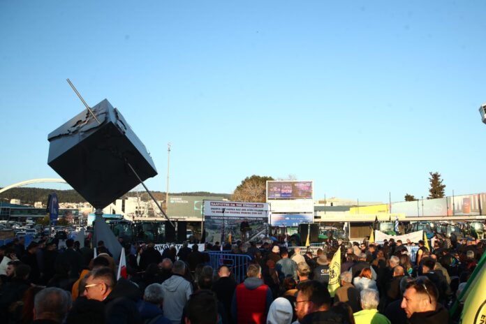 Αγρότες με τρακτέρ στα εγκαίνια Agrotica Θεσσαλονίκη