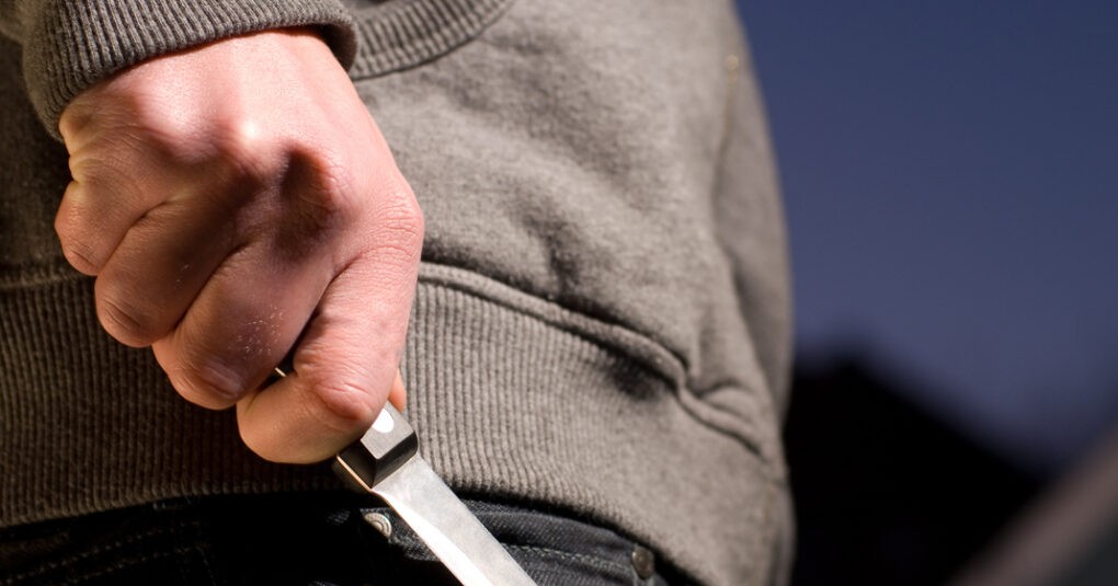 επίθεση με μαχαίρι στο Λουτράκι πάρκο Δεξαμενής