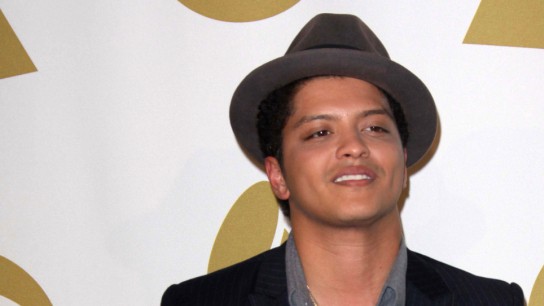 Μπρούνο Μαρς The Romantic άλμπουμ Νο.1 Billboard