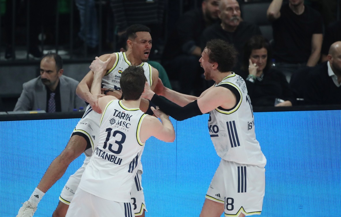 Επεισόδιο Μάικ Τζέιμς με Έλι Οκόμπο στην Euroleague μετά τον αγώνα Μονακό Φενέρμπαχτσε