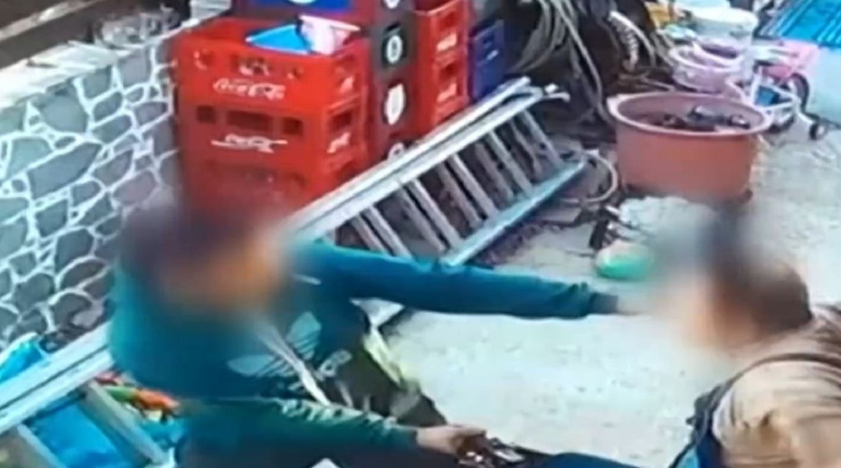 Δικαστήριο και δικαστική αίθουσα σχετικά με την υπόθεση πατροκτονίας στη Λέρο