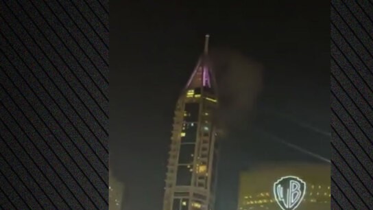 Καπνός ιρανικό drone ουρανοξύστη Ντουμπάι Μαρίνα