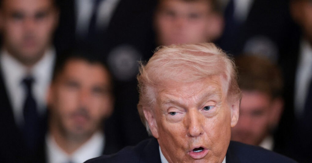 Ντόναλντ Τραμπ απευθύνει μήνυμα στους Φρουρούς της Επανάστασης από τον Λευκό Οίκο