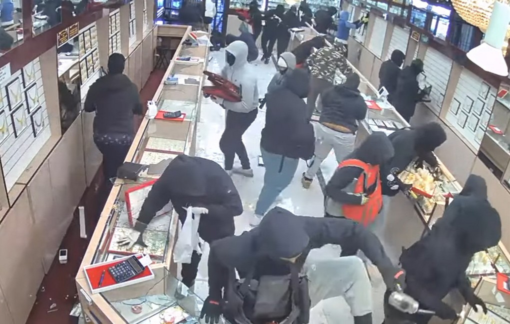 Ληστεία κοσμηματοπωλείο Καλιφόρνια μασκοφόροι βίντεο